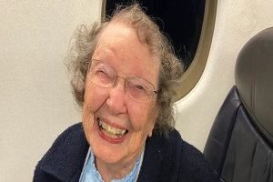Είναι 101 ετών αλλά το σύστημα της αεροπορικής εταιρείας δεν αναγνωρίζει την ηλικία της