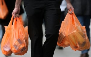 Έρχεται νέο χαράτσι για περισσότερα είδη πλαστικής σακούλας