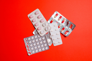 Αποζημιώσεις φαρμάκων: Πασίγνωστα παυσίπονα εκτός λίστας, στα κάγκελα οι ασφαλισμένοι