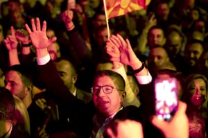 Θρίαμβος του VMRO στις εκλογές της Βόρειας Μακεδονίας - «Αγκαλιά» με την αυτοδυναμία