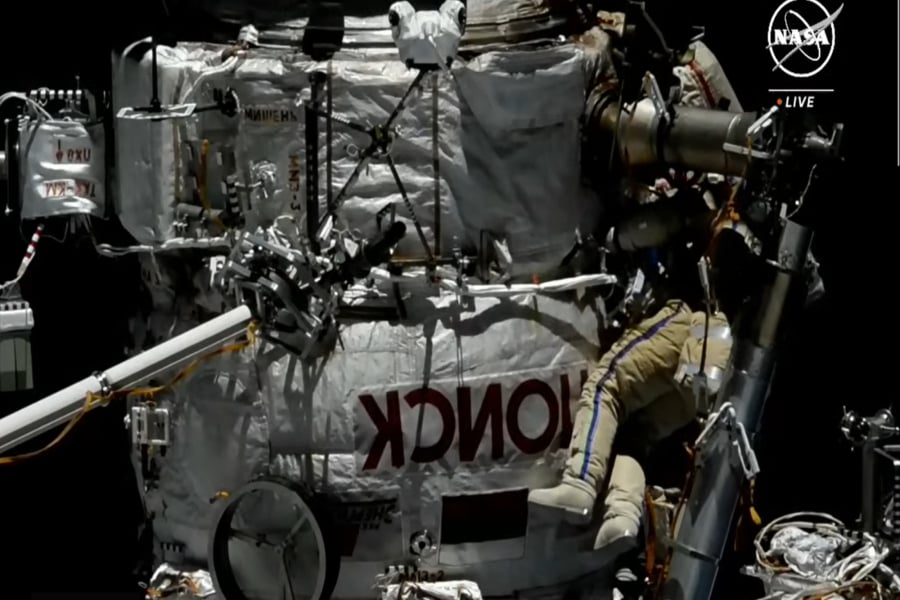 Nasa: Ο διαστημικός περίπατος δύο Ρώσων κοσμοναυτών