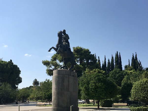 Τα αγάλματα της Αθήνας: Γεώργιος Καραϊσκάκης