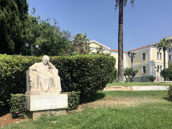 Τα αγάλματα της Αθήνας: Κωστής Παλαμάς