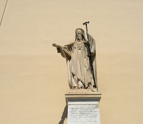 Τα αγάλματα της Αθήνας: Πατριάρχης Γρηγόριος