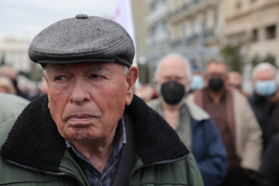 Συνταξιούχοι αναζητούν περιστασιακές δουλειές για να επιβιώσουν - Τι δηλώνουν στο Dnews