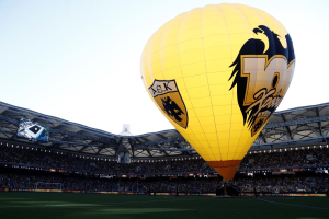Συγκίνηση και δέος για την αιωνόβια ΑΕΚ - Ενα τεράστιο αερόστατο στην «OPAP Arena»
