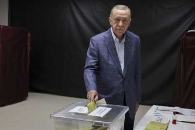Εκλογές Τουρκία: Ακόμη πιο κοντά στη νίκη ο Ερντογάν, «επίσημη» στήριξη από Ογάν στο δεύτερο γύρο
