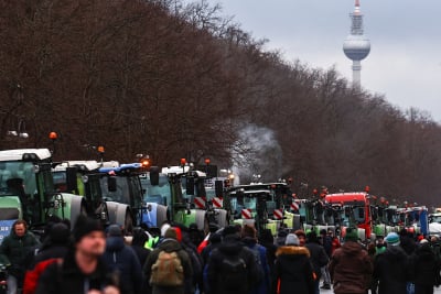 Αγρότες Γερμανία: «Οι διαδηλώσεις ήταν μόνο οι προσεισμοί, έρχεται έκρηξη» - Σε δυσχερέστατη θέση ο Σολτς