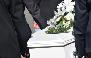 Αδιανόητο επεισόδιο σε κηδεία στην Πάτρα - Γιατί φώναξαν τους αστυνομικούς