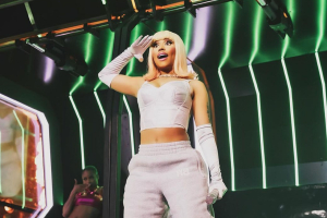 Nicki Minaj: Της πέταξαν αντικείμενο την ώρα συναυλίας και δεν χάρηκε καθόλου