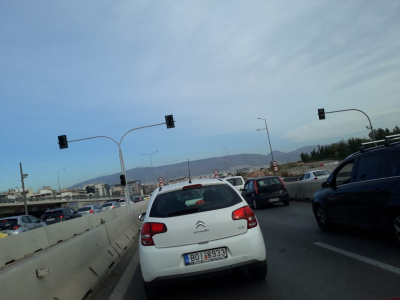 Κίνηση τώρα: Μποτιλιαρίσματα χιλιομέτρων σε δρόμους της Αθήνας