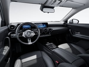 Νέες, εισαγωγικές, πιο προσιτές εκδόσεις Style για την A-Class hatchback Sedan