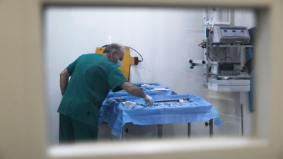 «Πόρτα» στα απογευματινά χειρουργεία: 6 στους 10 πολίτες λένε «όχι»