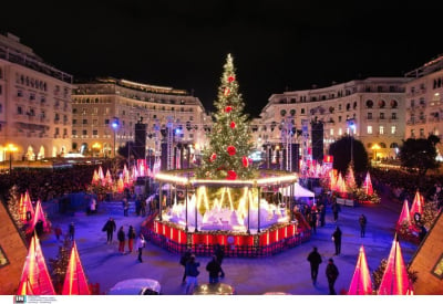 Σε ρυθμούς Χριστουγέννων και η Θεσσαλονίκη - Φωταγωγήθηκε το δέντρο