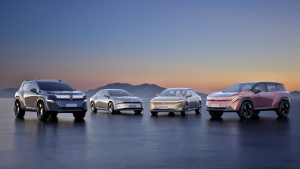Η Nissan παρουσιάζει τέσσερα πρωτότυπα στο σαλόνι αυτοκινήτου στο Πεκίνο