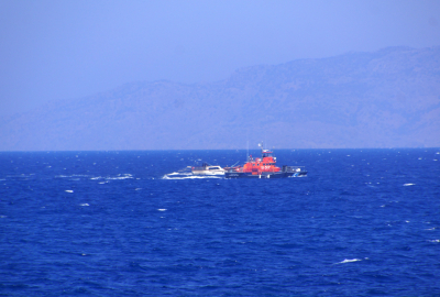 Συναγερμός με ακυβέρνητο σκάφος με δεκάδες μετανάστες που πλέει σε διεθνή ύδατα της Μεσογείου