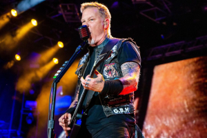 Metallica: Ο James Hetfield έκανε τατουάζ από τις στάχτες του Lemmy