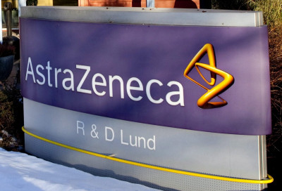 Αυστηρό μήνυμα της ΕΕ στην AstraZeneca: Να κάνει ό,τι χρειάζεται για να τηρήσει τις δεσμεύσεις της