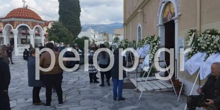 Πάτρα: Σε κλίμα οδύνης το «τελευταίο» αντίο στην κηδεία 20χρονου από το σοκαριστικό τροχαίο