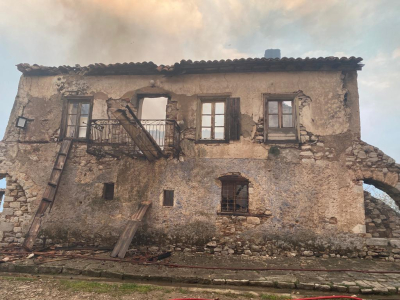 Τι κατέστρεψε η φωτιά στον Όσιο Λουκά, κλειστός ο αρχαιολογικός χώρος