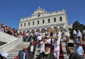 Πλήθος πιστών στην Τήνο για τον εορτασμό της Κοιμήσεως της Θεοτόκου