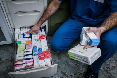 Κραυγή αγωνίας από τους φαρμακοποιούς: «Σήμερα εφημερεύουμε και δεν έχουμε ντεπόν»