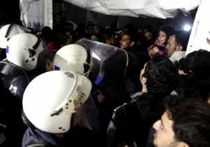 Ολονύχτιες συγκρούσεις στο hotspot της Μυτιλήνης